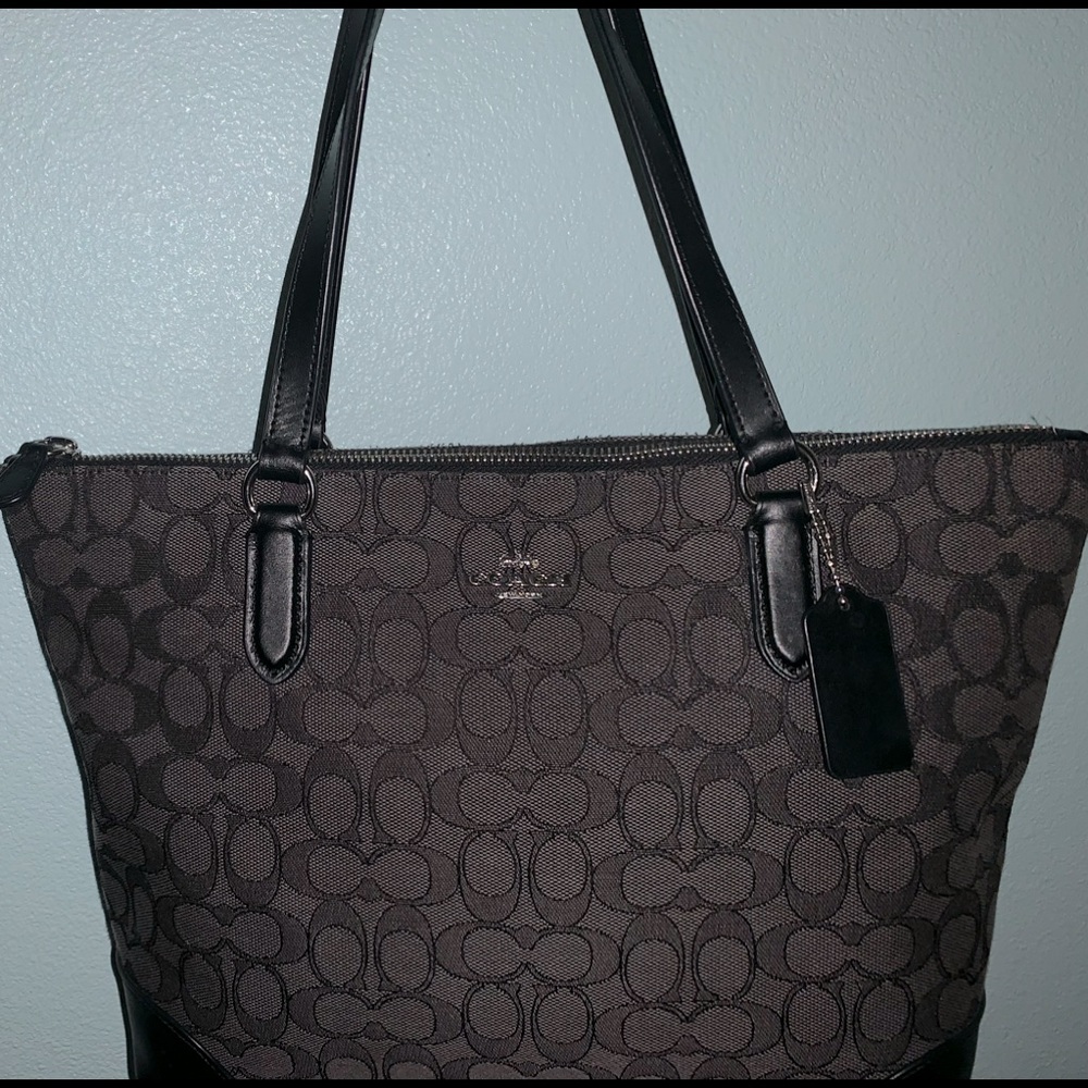 Coach Gallery Tote Bag in Black Signature Canvas
